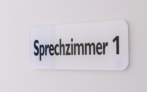 Zimmerschild zum Sprechzimmer